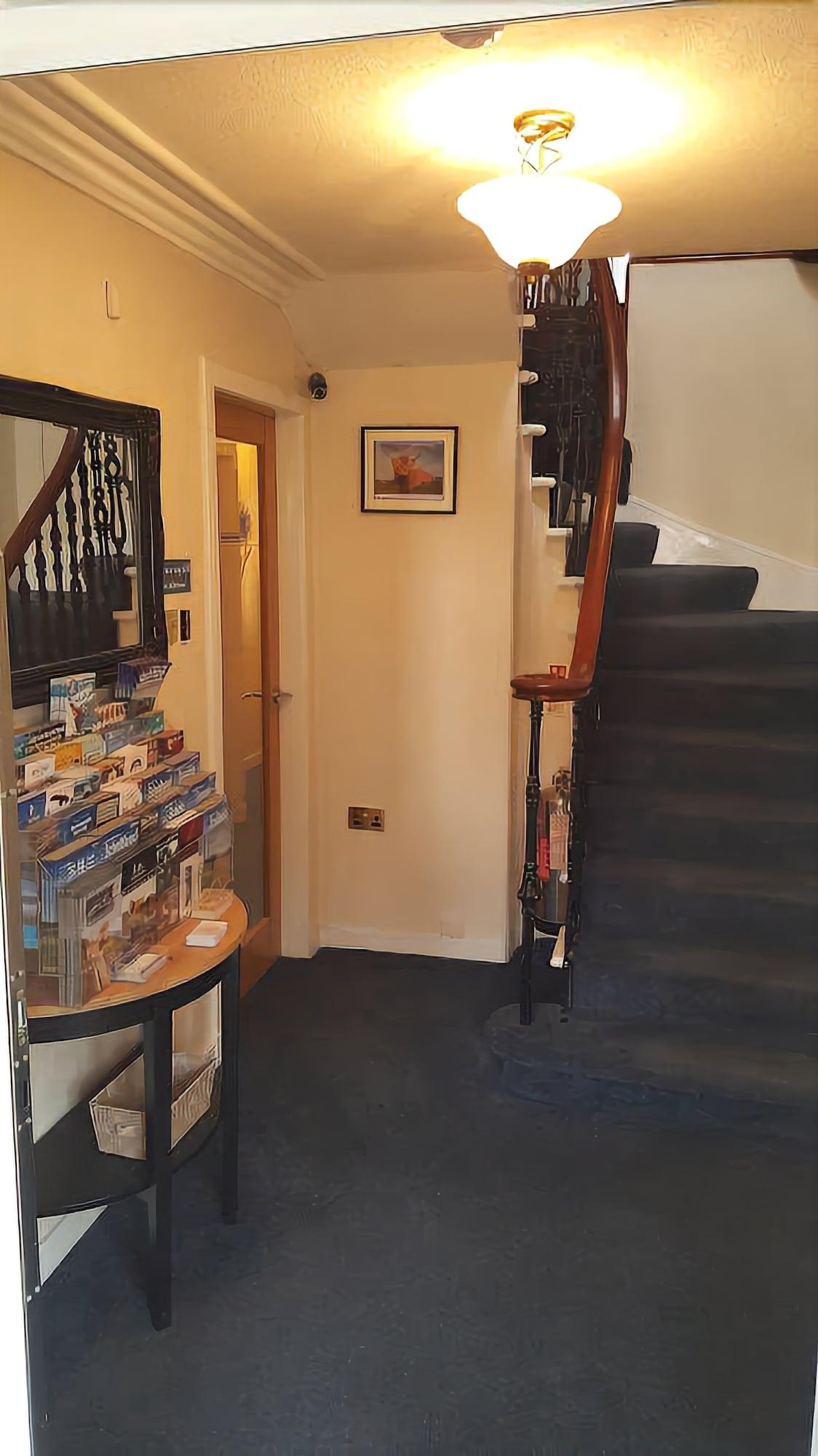 Oyo Inverour Guest House Gairlochy Esterno foto