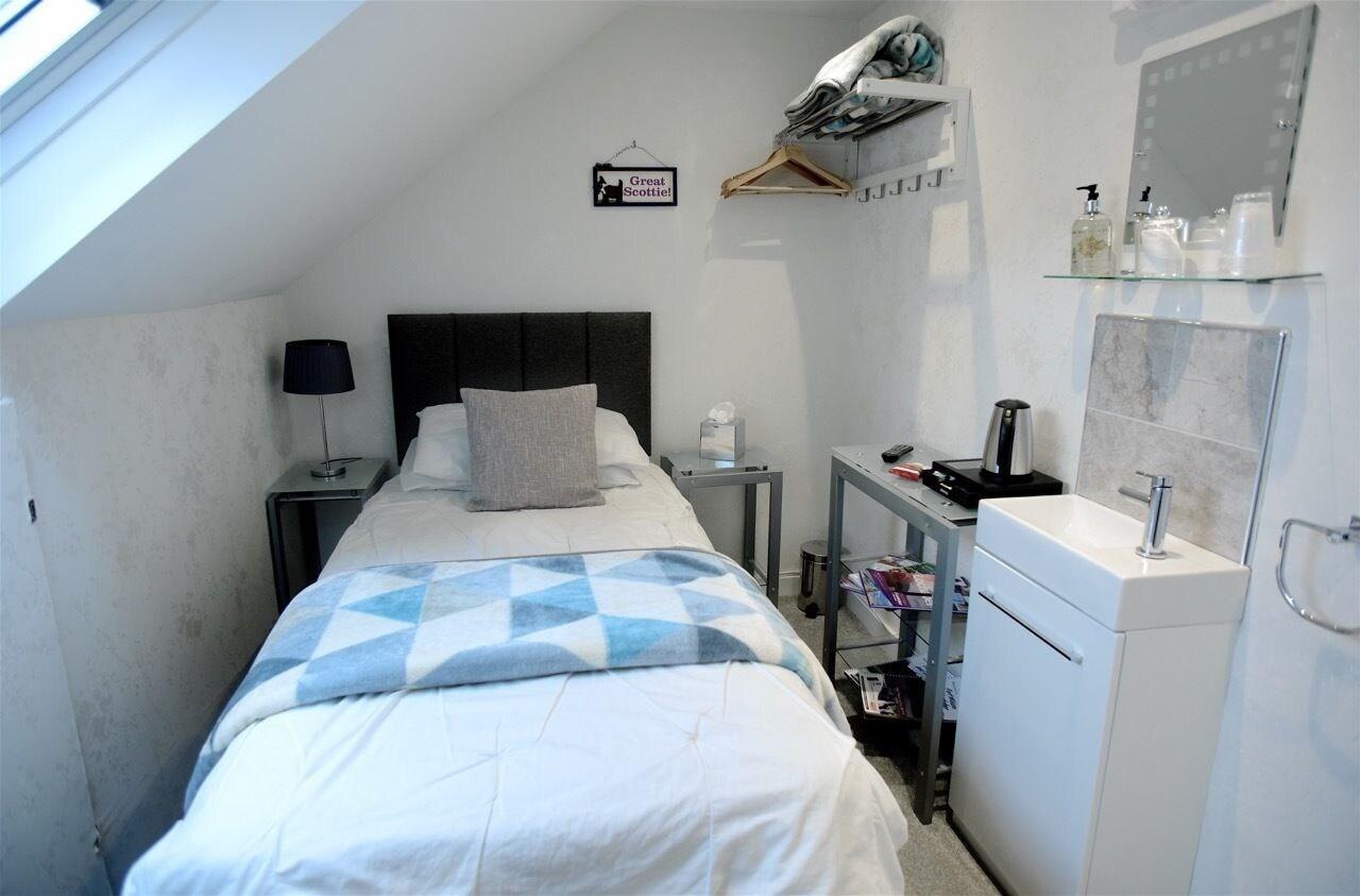 Oyo Inverour Guest House Gairlochy Esterno foto