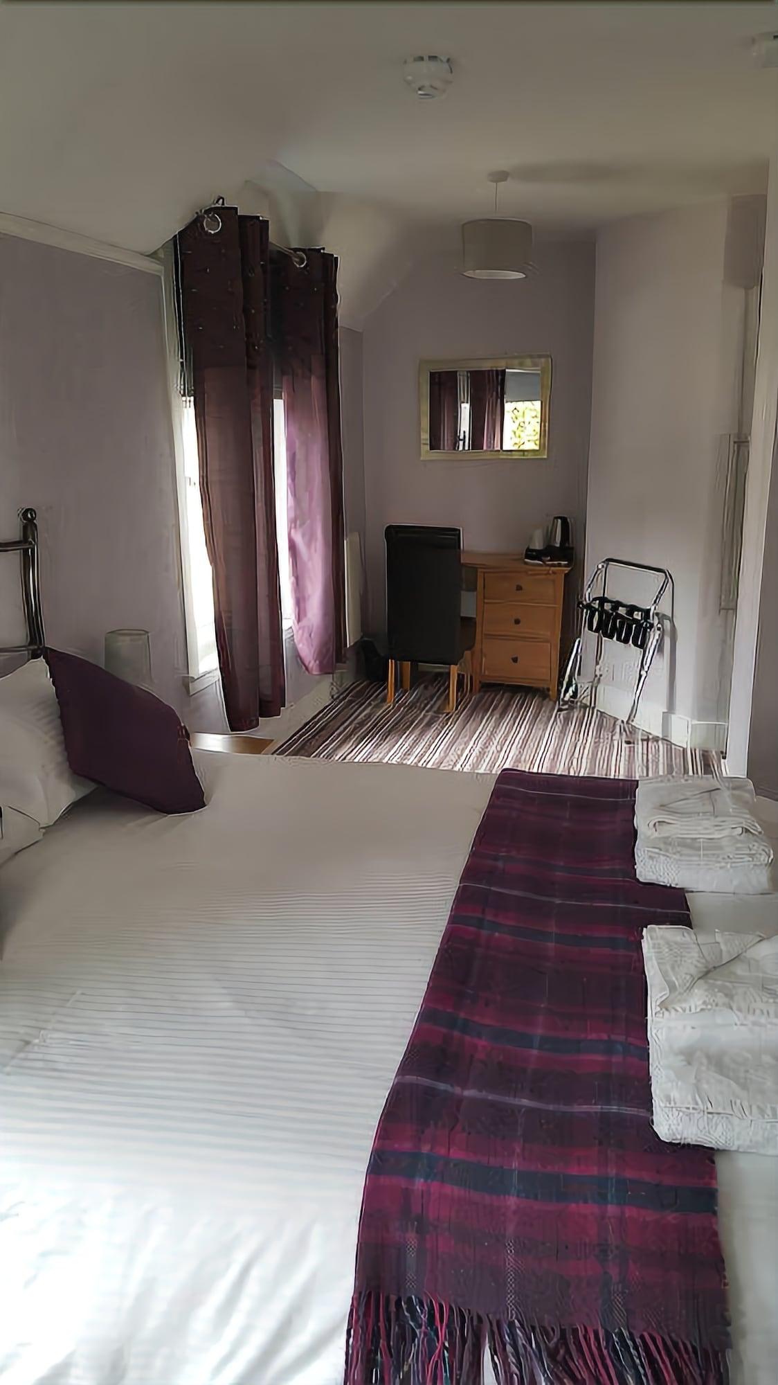 Oyo Inverour Guest House Gairlochy Esterno foto