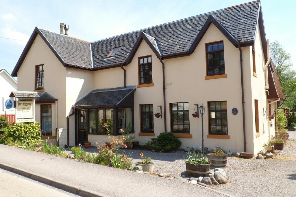 Oyo Inverour Guest House Gairlochy Esterno foto