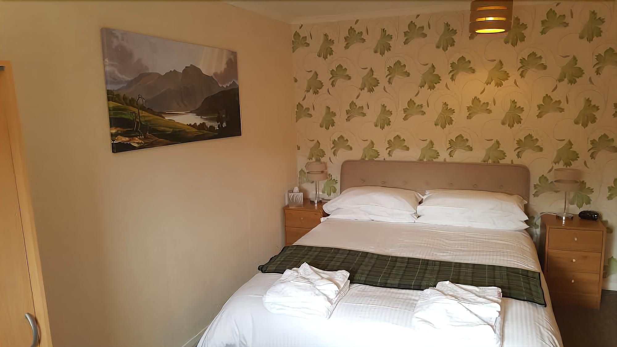 Oyo Inverour Guest House Gairlochy Esterno foto