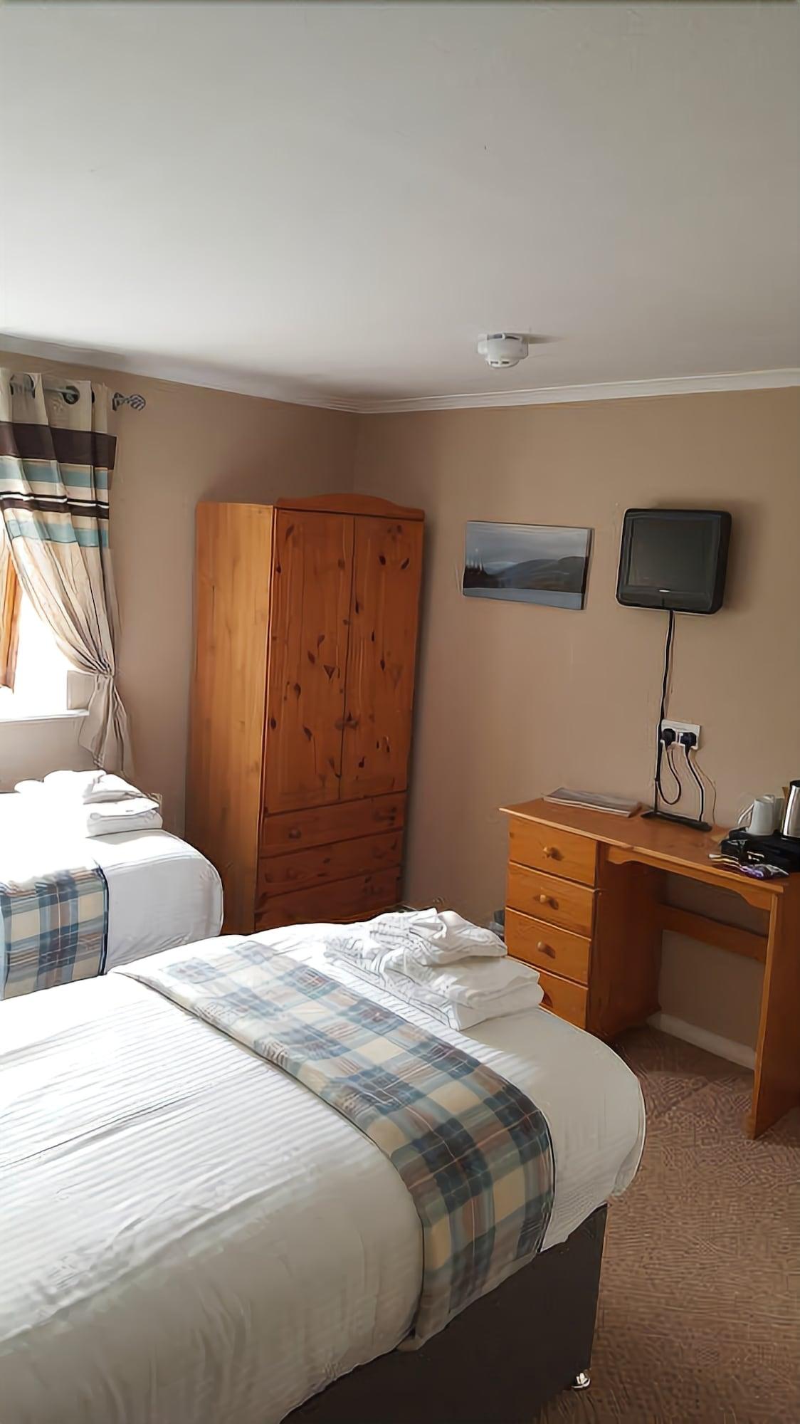 Oyo Inverour Guest House Gairlochy Esterno foto