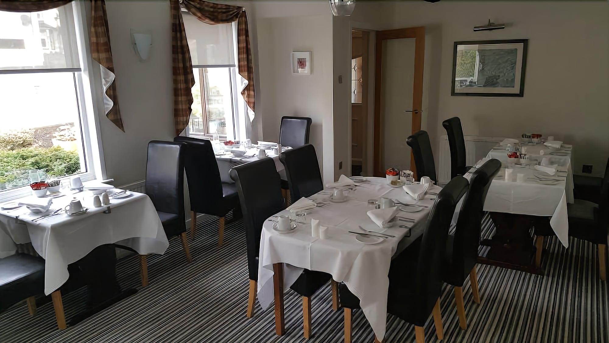 Oyo Inverour Guest House Gairlochy Esterno foto