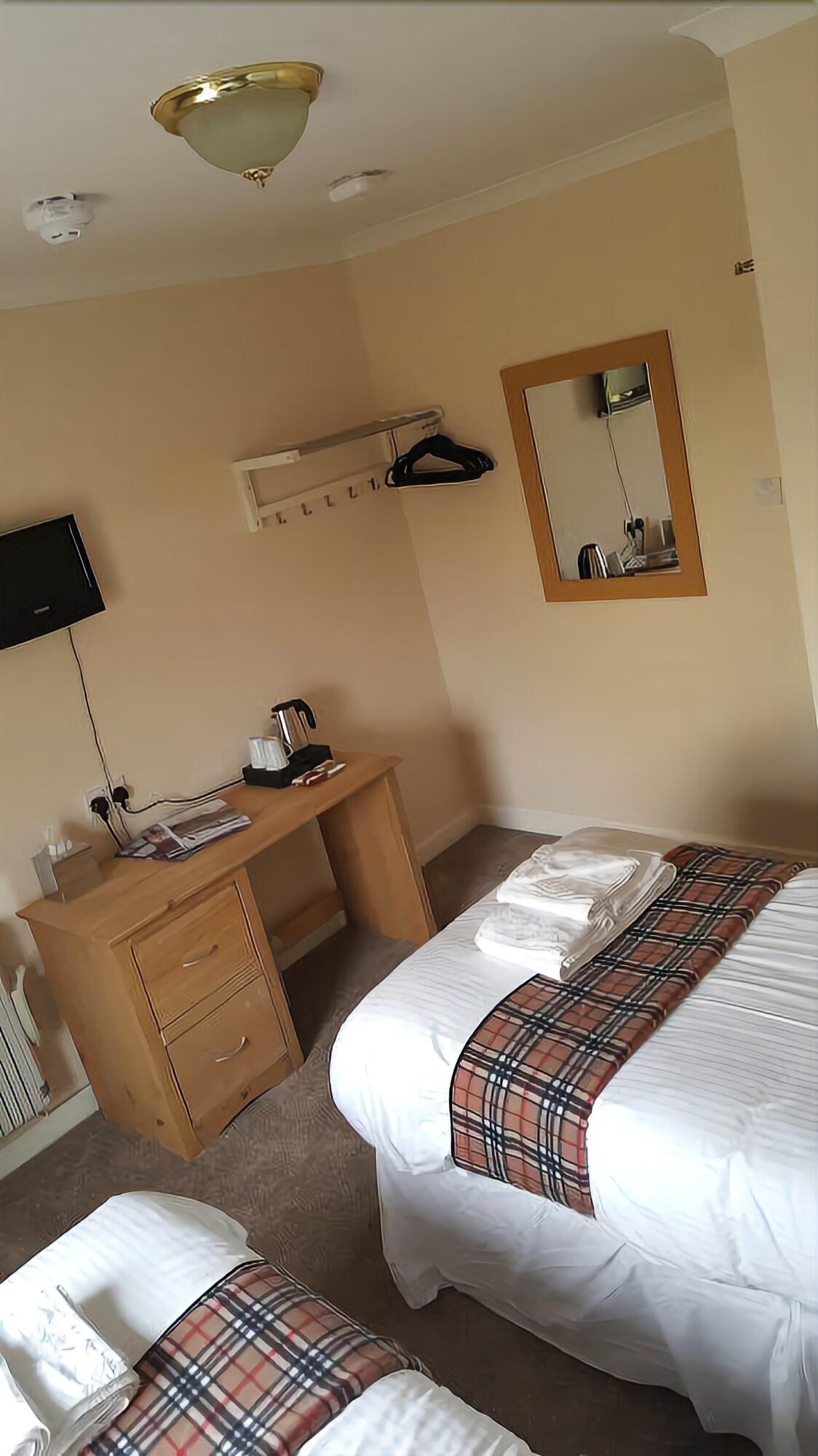 Oyo Inverour Guest House Gairlochy Esterno foto