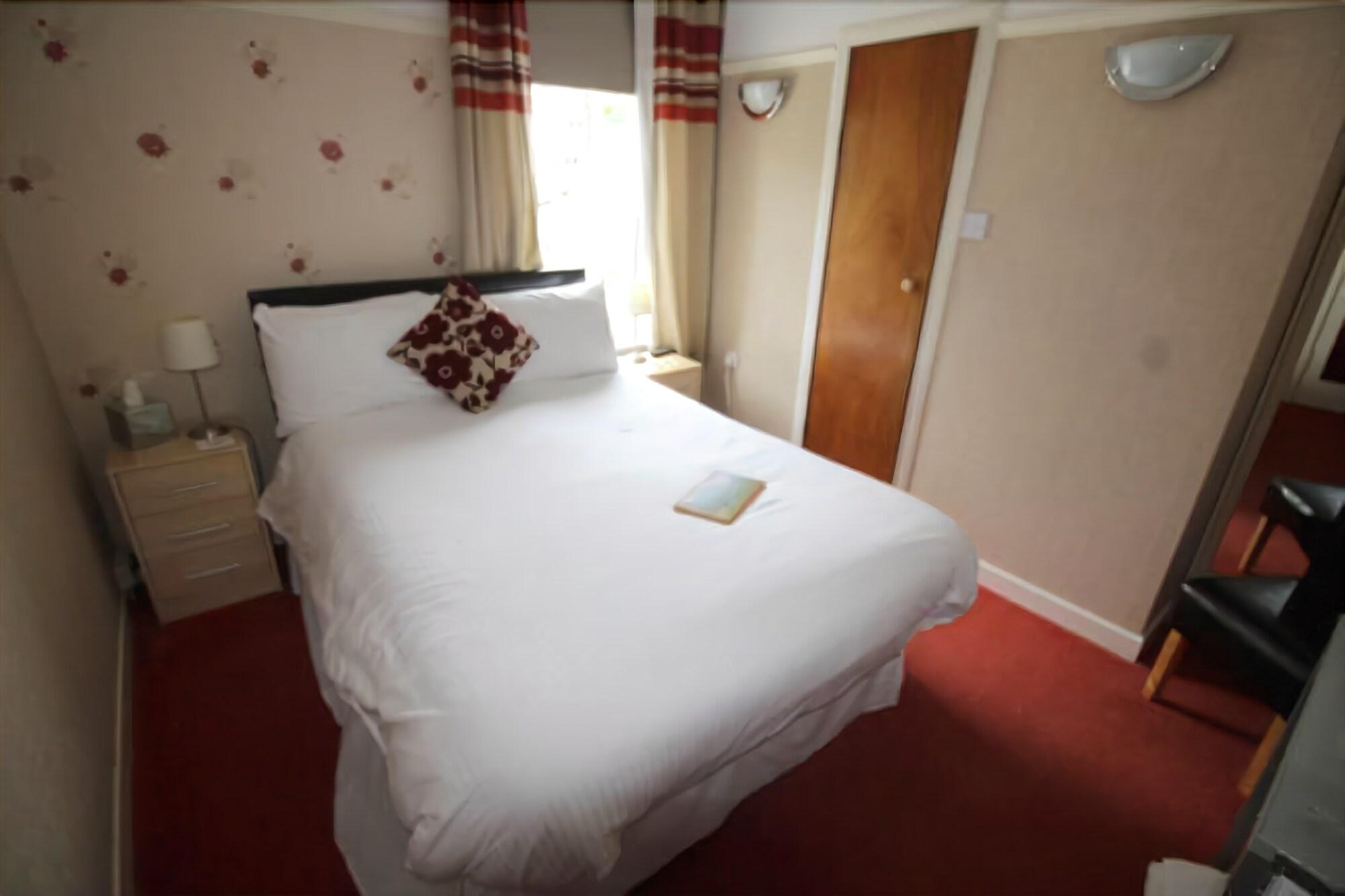 Oyo Inverour Guest House Gairlochy Esterno foto