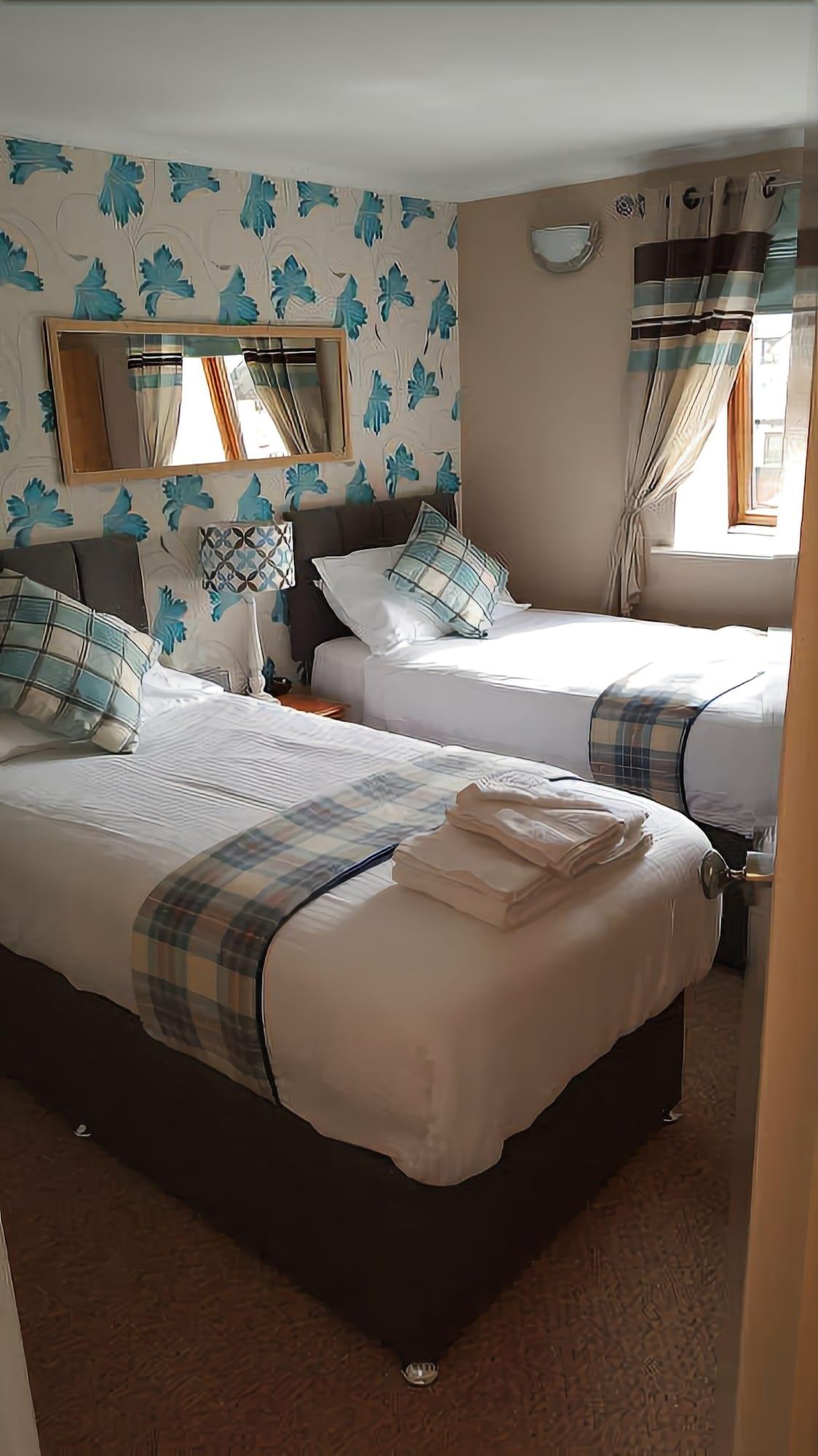 Oyo Inverour Guest House Gairlochy Esterno foto
