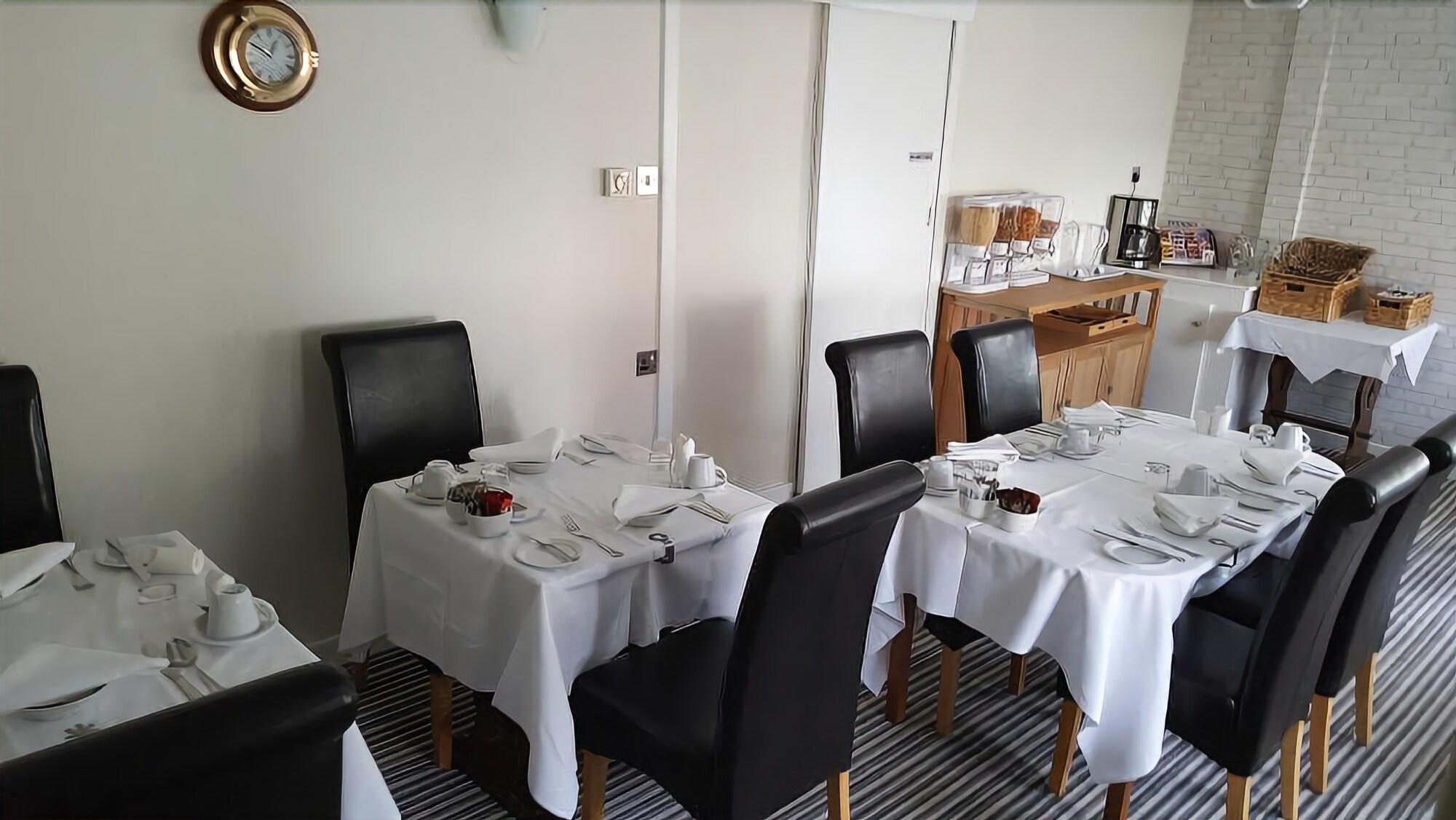 Oyo Inverour Guest House Gairlochy Esterno foto