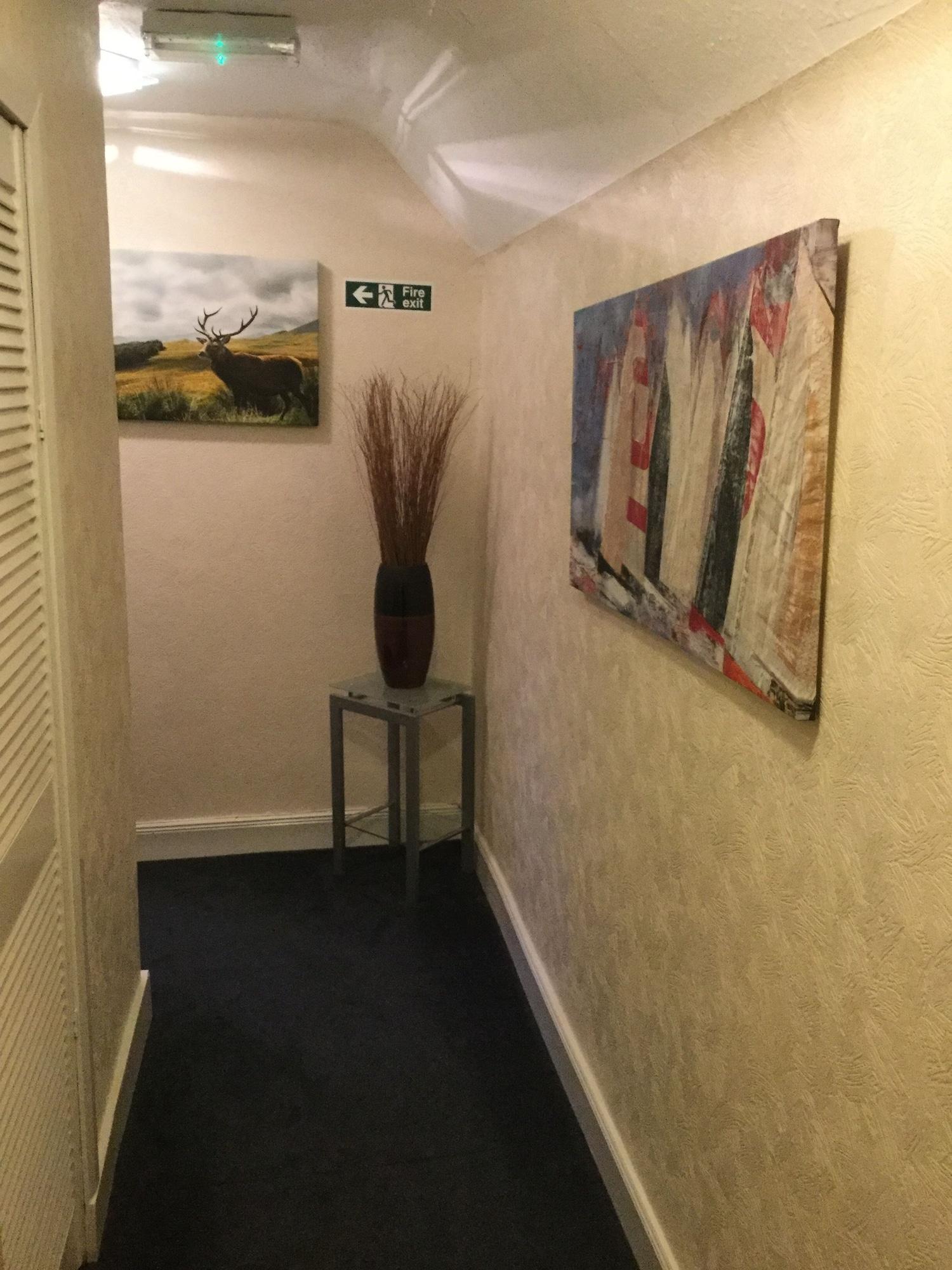 Oyo Inverour Guest House Gairlochy Esterno foto