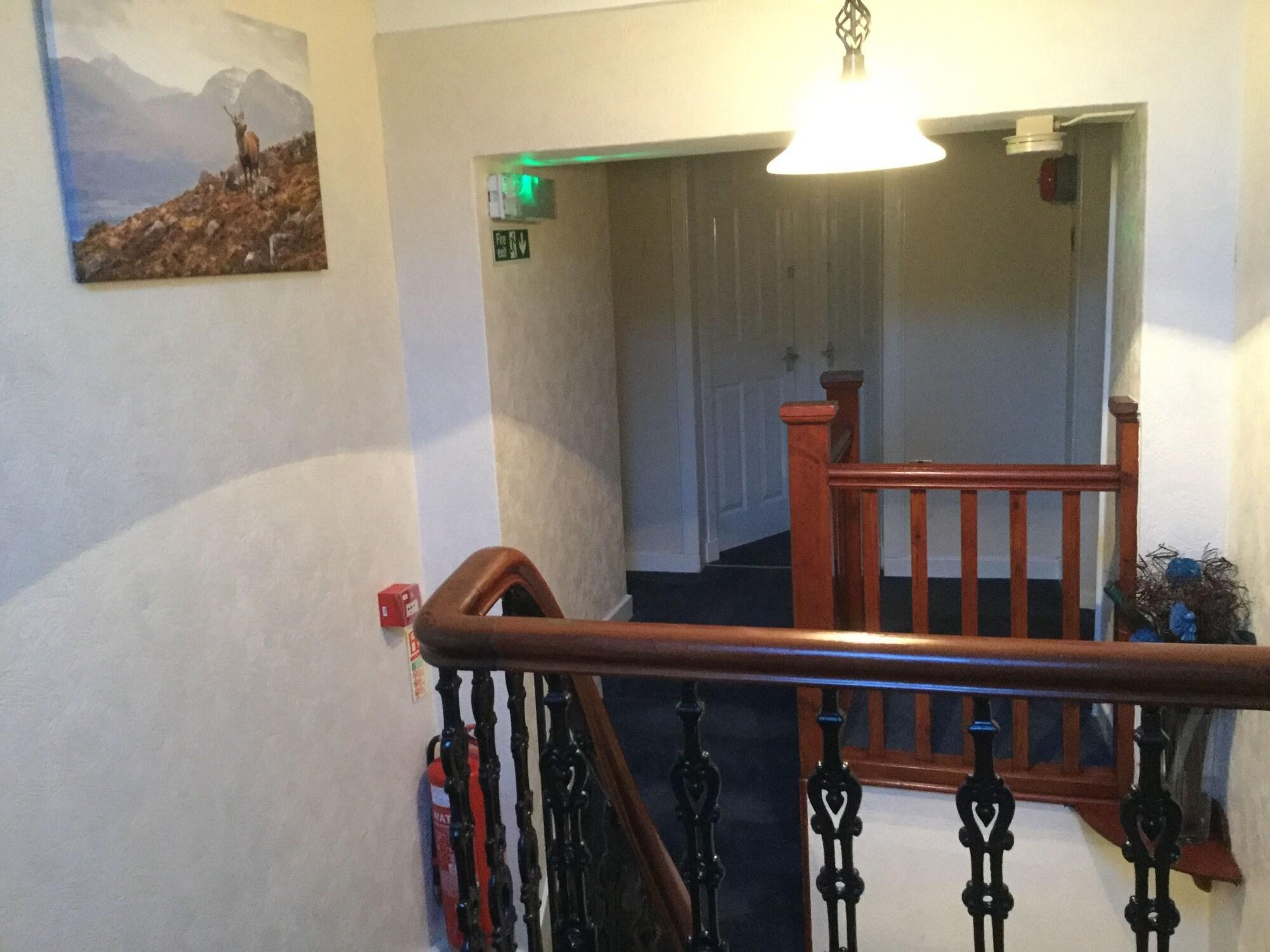 Oyo Inverour Guest House Gairlochy Esterno foto