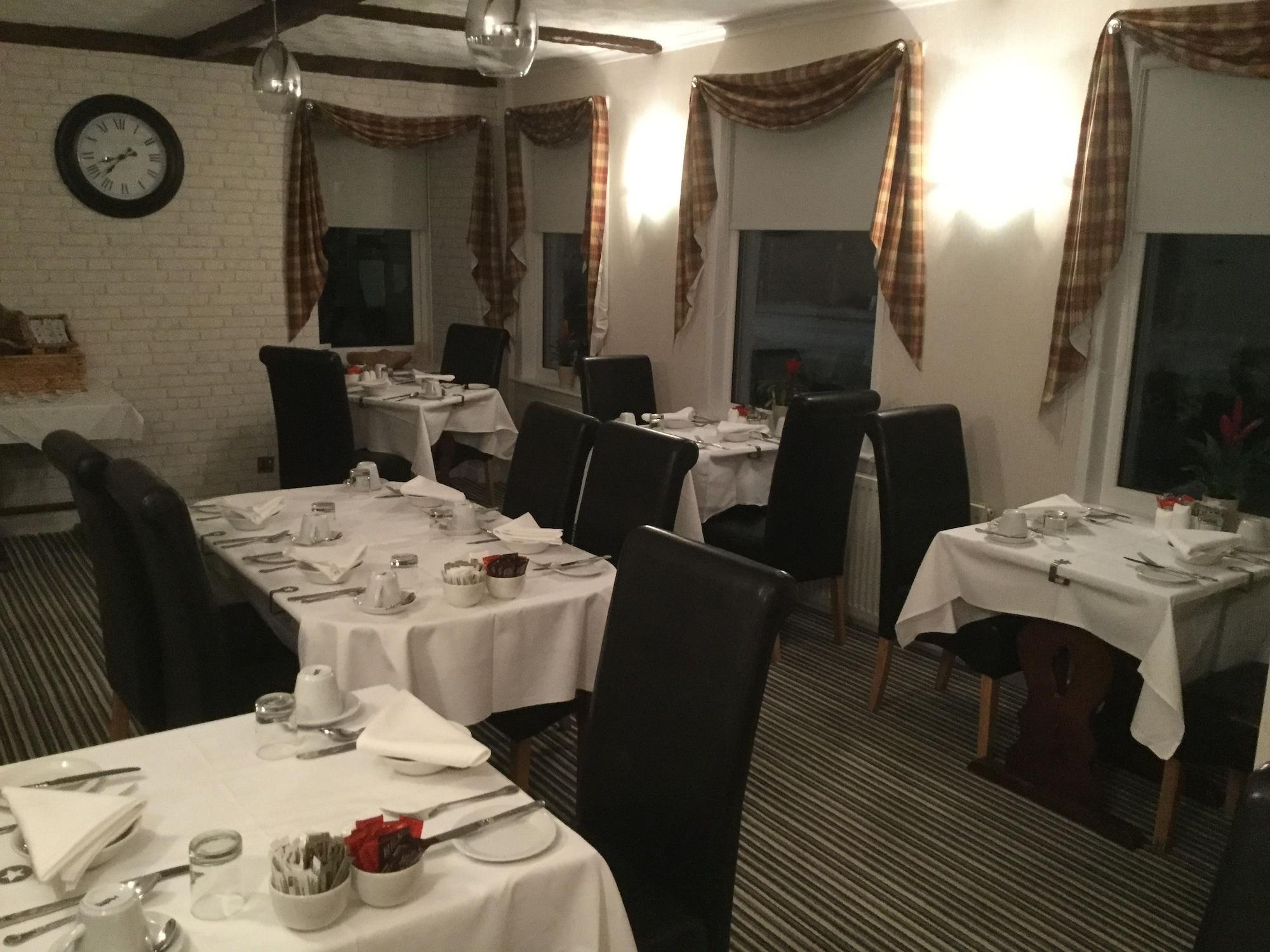 Oyo Inverour Guest House Gairlochy Esterno foto