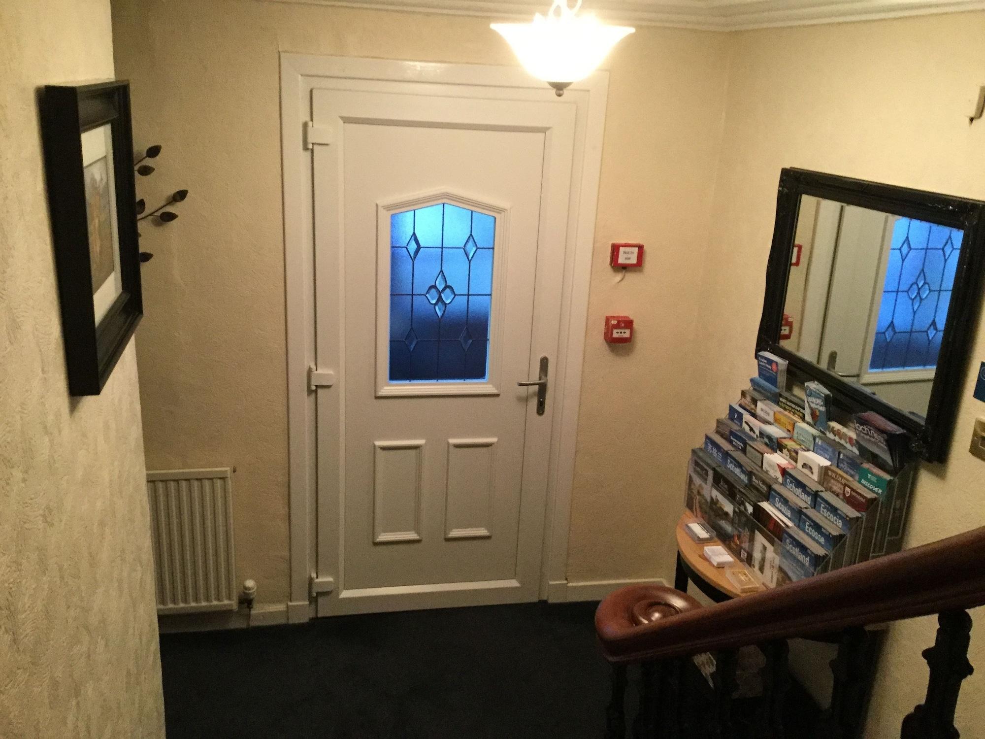 Oyo Inverour Guest House Gairlochy Esterno foto
