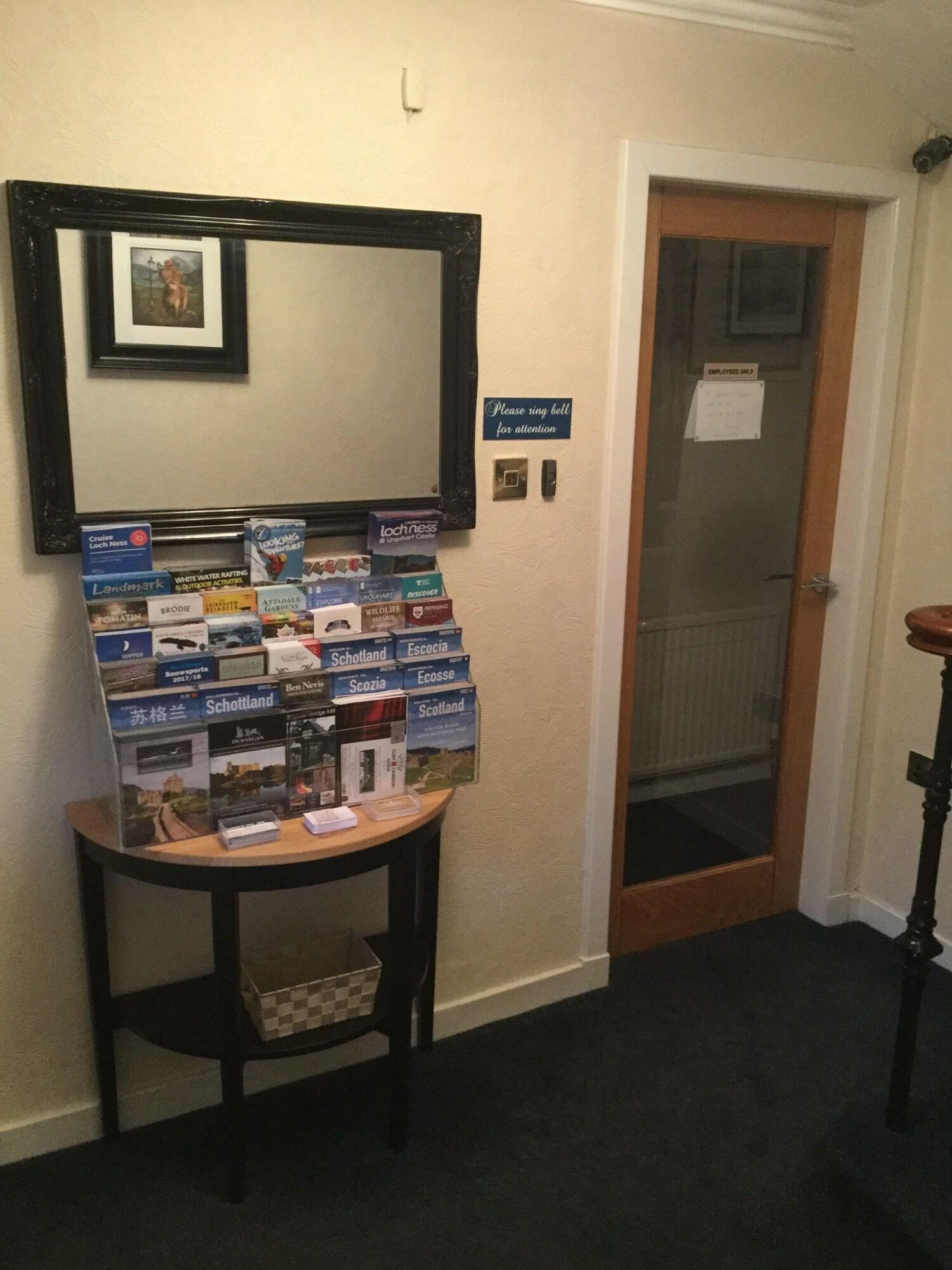 Oyo Inverour Guest House Gairlochy Esterno foto
