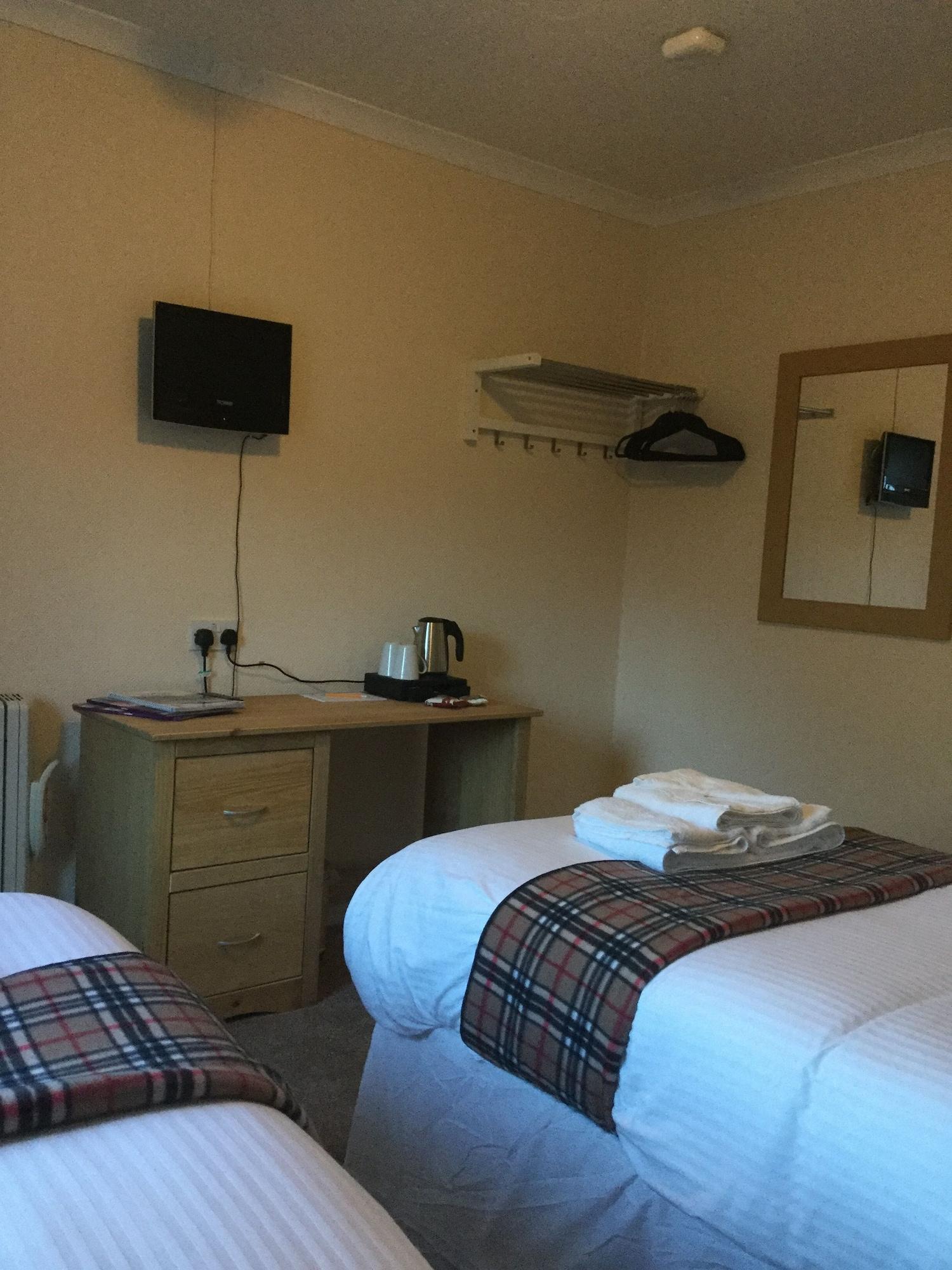 Oyo Inverour Guest House Gairlochy Esterno foto