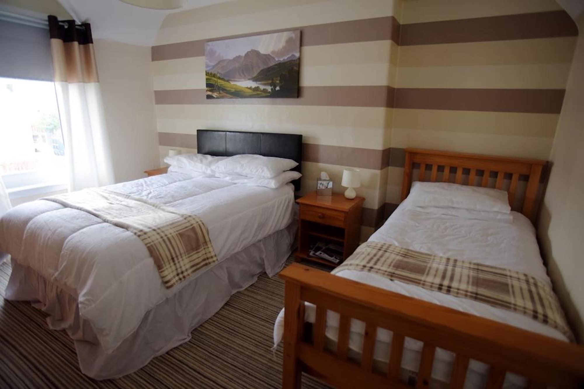 Oyo Inverour Guest House Gairlochy Esterno foto